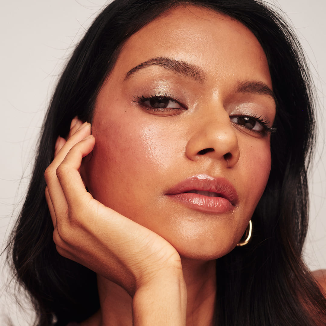 Eye Perfecting Shimmer Stick in Pearl applied to model's lids for a luminous, light-reflecting glow.