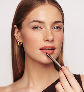 Meroda Cosmetics Perfect Nude Lip Duo featuring model applying Signature Lip Pencil in Perfect Nude